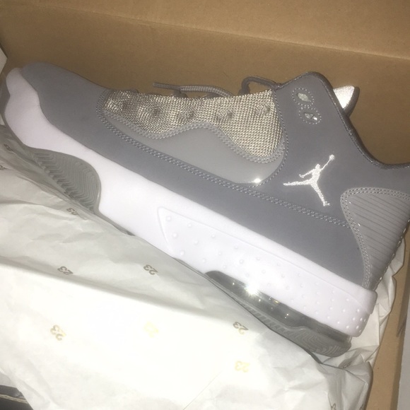 Jordan Other - Medium gray/white-cool grey  JORDAN MAX AURA2